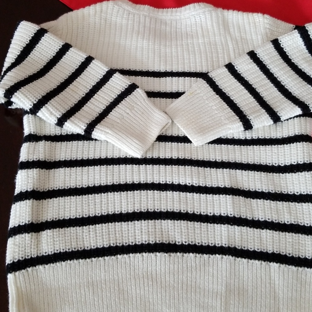 sweater - Picture 3 of 4